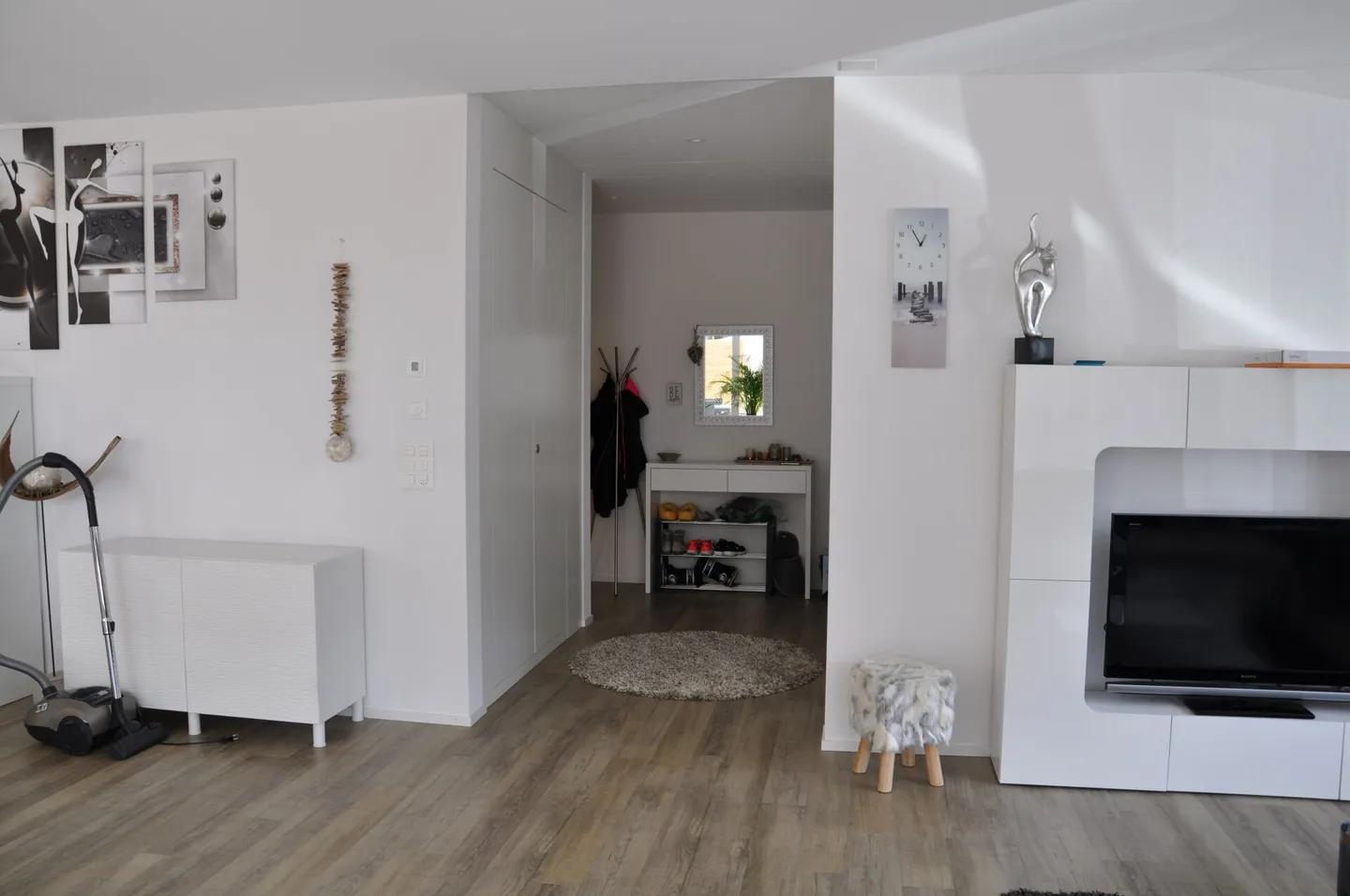 Garden Apartment in the Dahlia Field - Photo 5 of 8