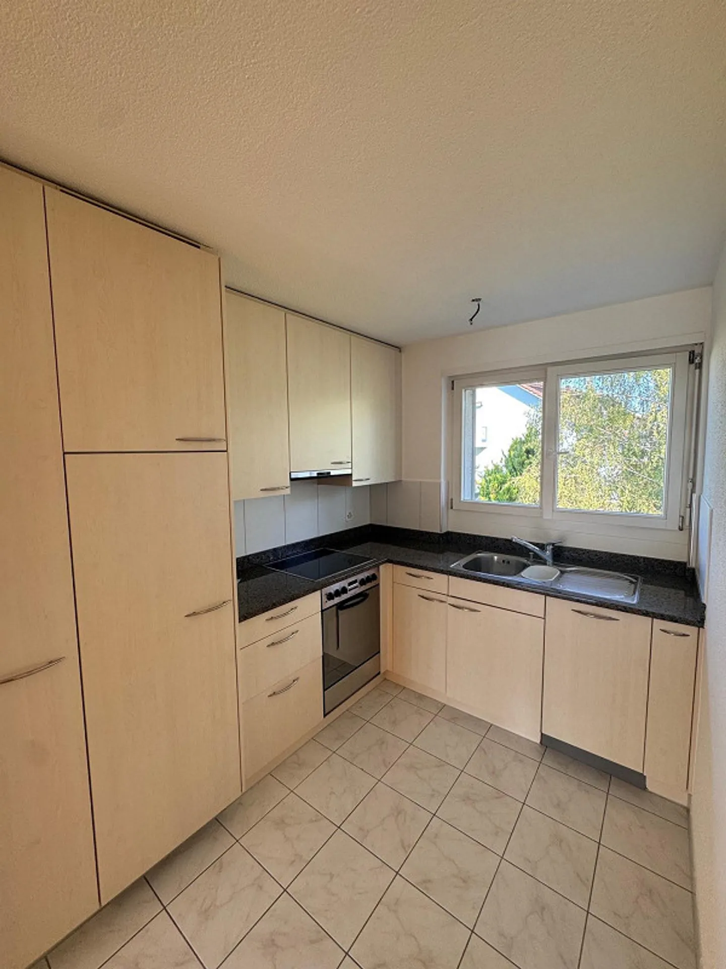 3-room apartment in the heart of Küsnacht, near the lake and train station - Photo 3 of 12