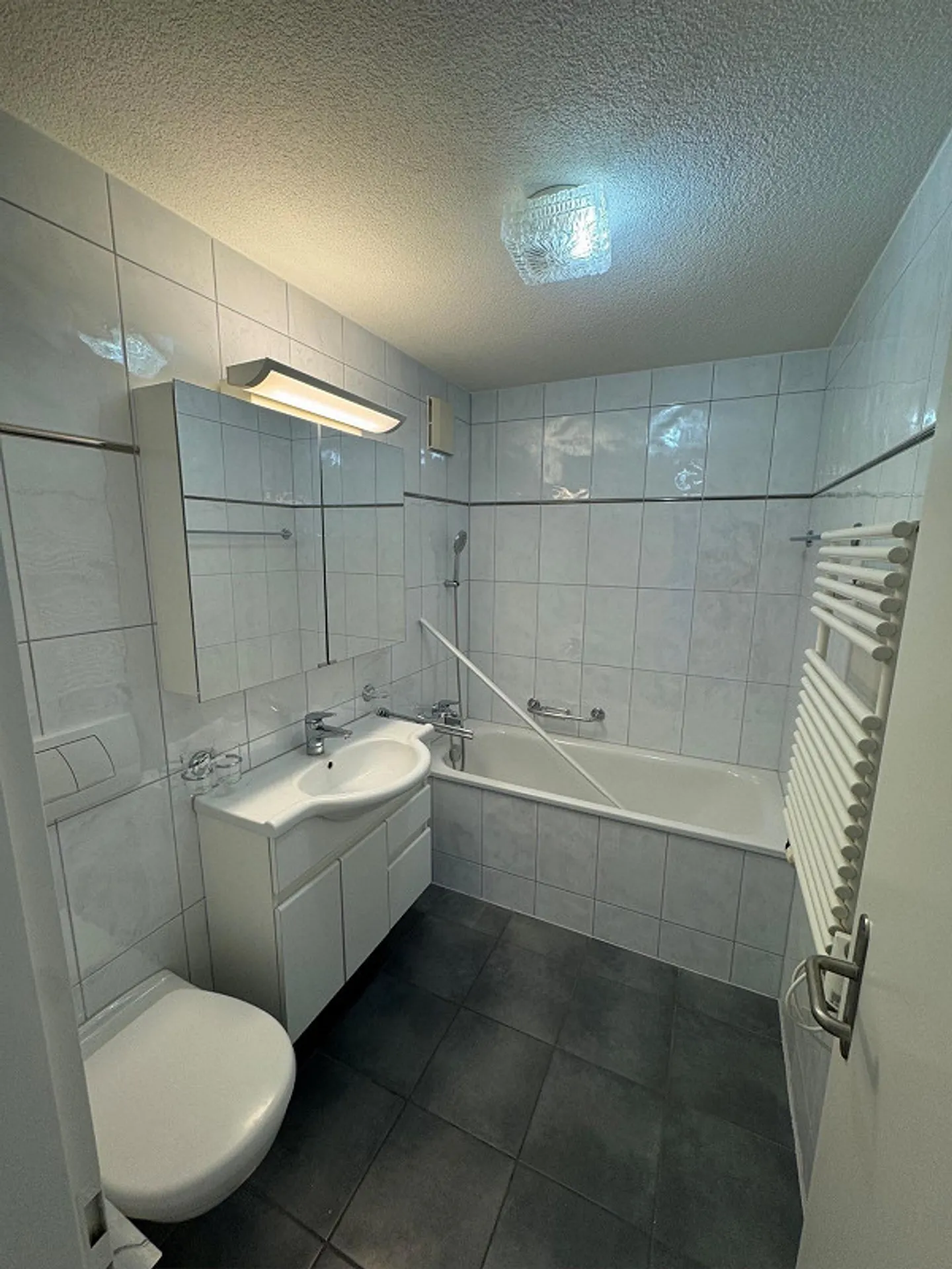 3-room apartment in the heart of Küsnacht, near the lake and train station - Photo 4 of 12