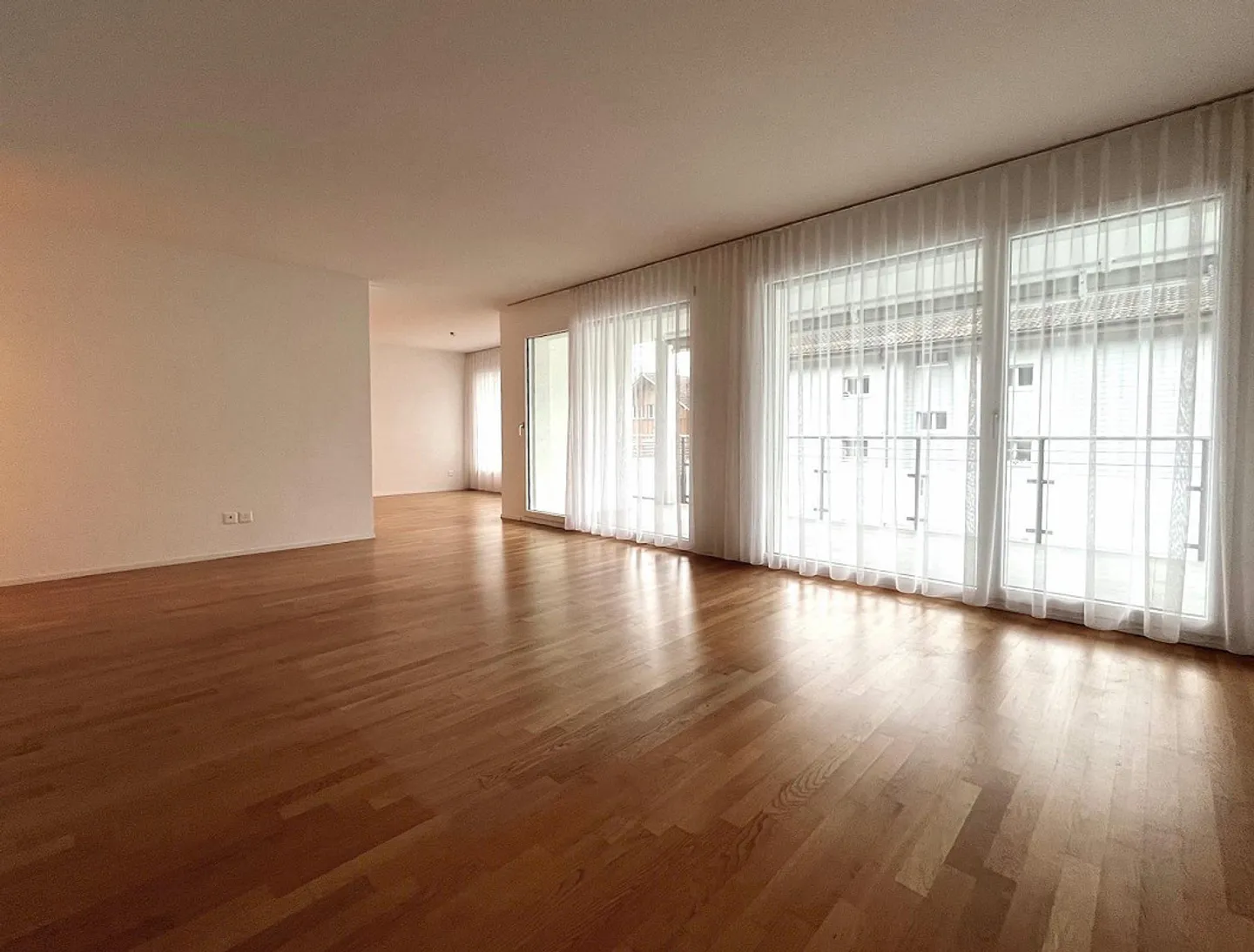 3.5 room apartment in a small multi-family house, quiet and centrally located - Photo 3 of 15