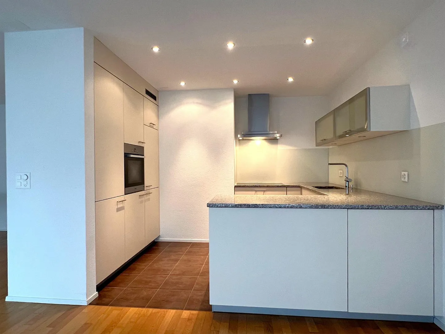 3.5 room apartment in a small multi-family house, quiet and centrally located - Photo 6 of 15