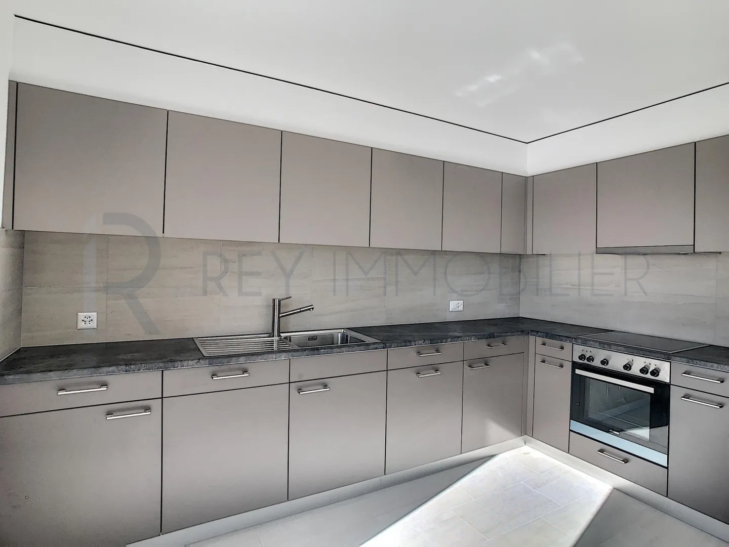 Appartement avec balcon - Photo 2 sur 9