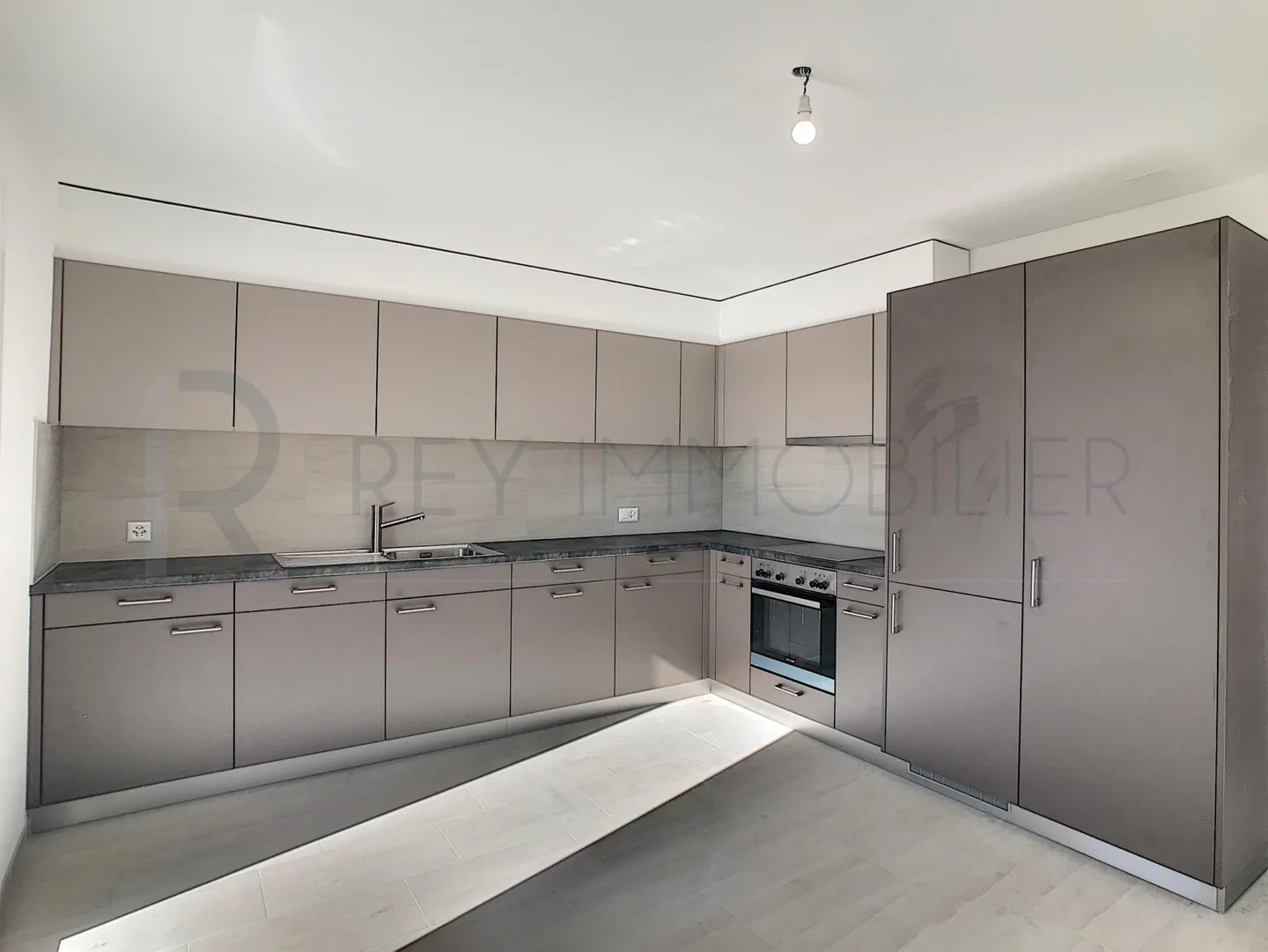 Appartement avec balcon - Photo 3 sur 9