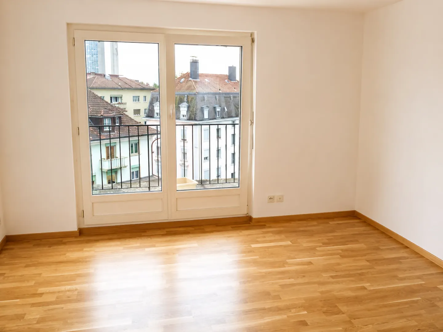 Bright attic apartment with a large terrace and fireplace - Photo 4 of 11