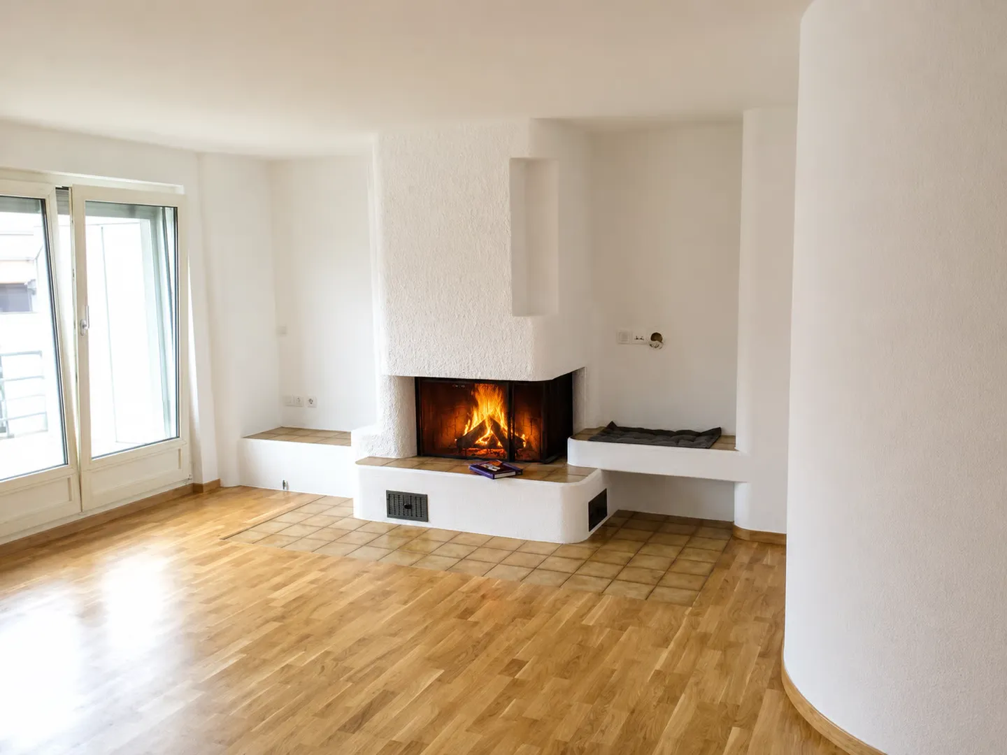 Bright attic apartment with a large terrace and fireplace - Photo 2 of 11