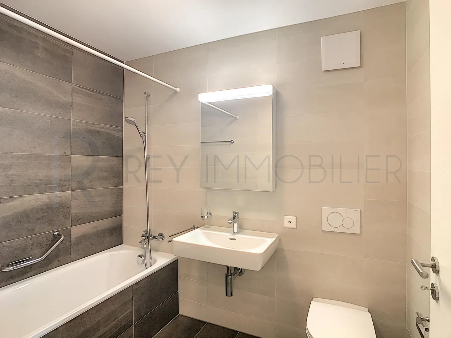 Appartement avec balcon - Photo 8 sur 9