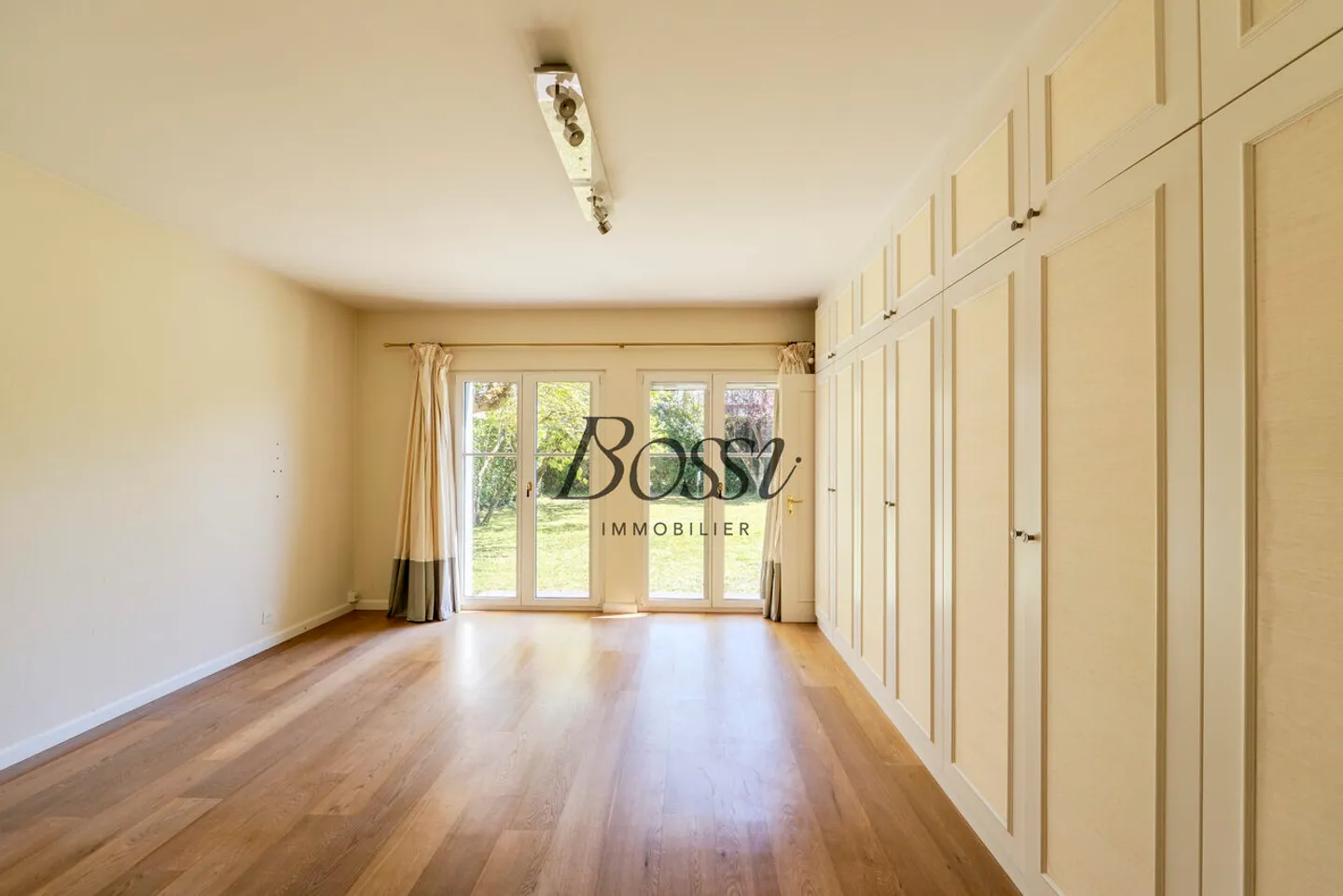 Casa di carattere, in un contesto verde protetto dagli sguardi - Foto 7 di 14