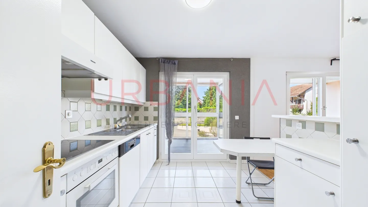 Schöne durchgehende Wohnung in der Nähe von Annehmlichkeiten - Foto 6 von 11