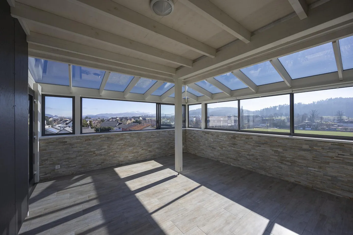 Spacious penthouse apartment with panoramic views, winter garden, and hobby room - Photo 1 of 56