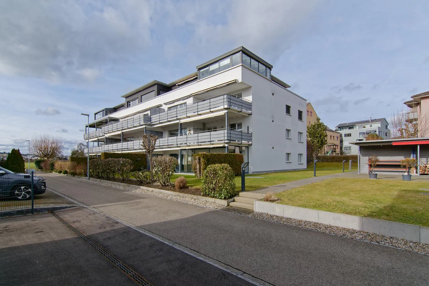 Spacious penthouse apartment with panoramic views, winter garden, and hobby room - Photo 4 of 56