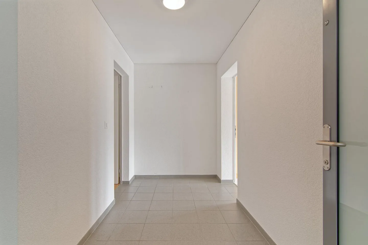 Spacious penthouse apartment with panoramic views, winter garden, and hobby room - Photo 8 of 56