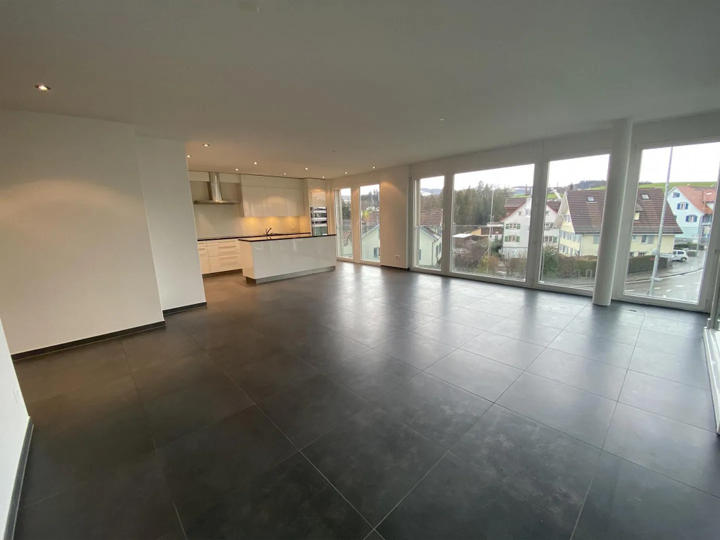 Exclusive 4.5 Room Apartment - Photo 1 of 12