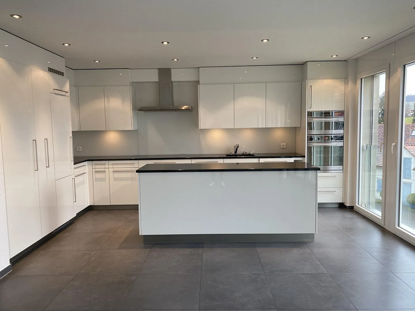 Exclusive 4.5 Room Apartment - Photo 2 of 12