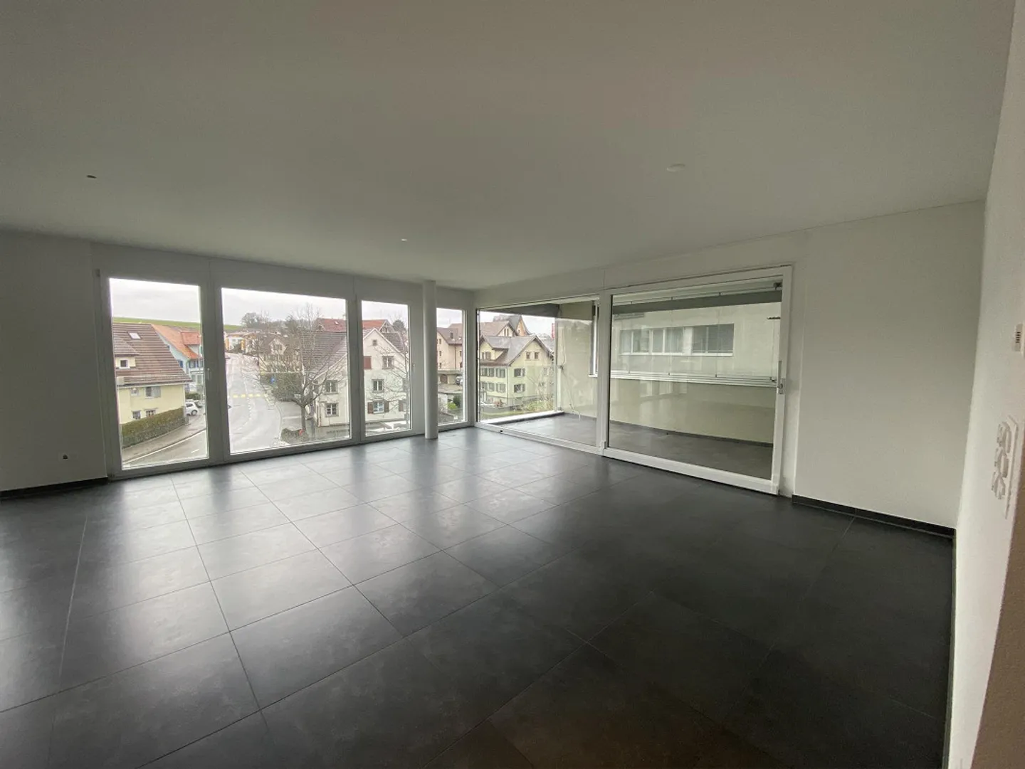 Exclusive 4.5 Room Apartment - Photo 3 of 12