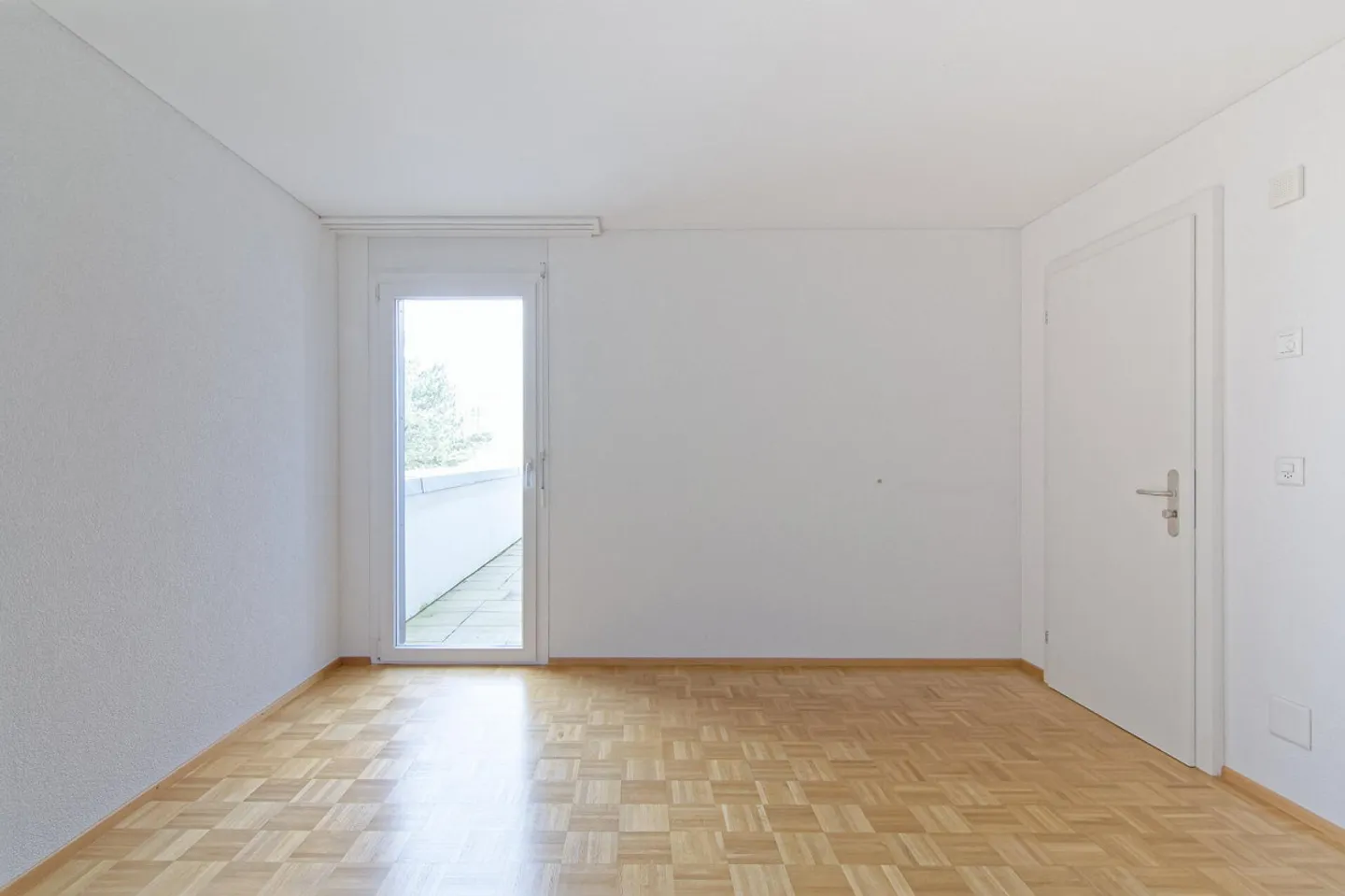 Spacious penthouse apartment with panoramic views, winter garden, and hobby room - Photo 10 of 56