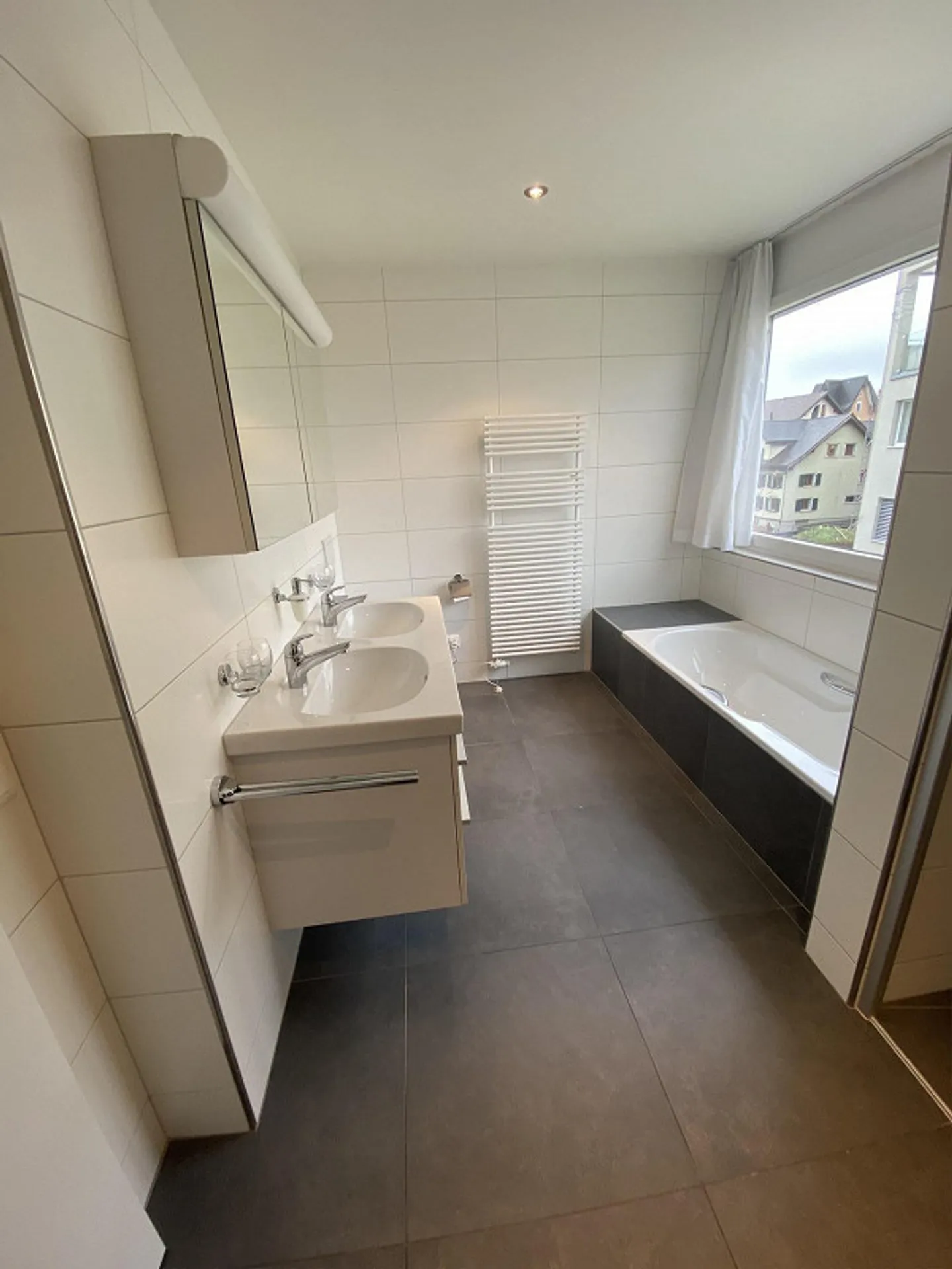 Exclusive 4.5 Room Apartment - Photo 4 of 12