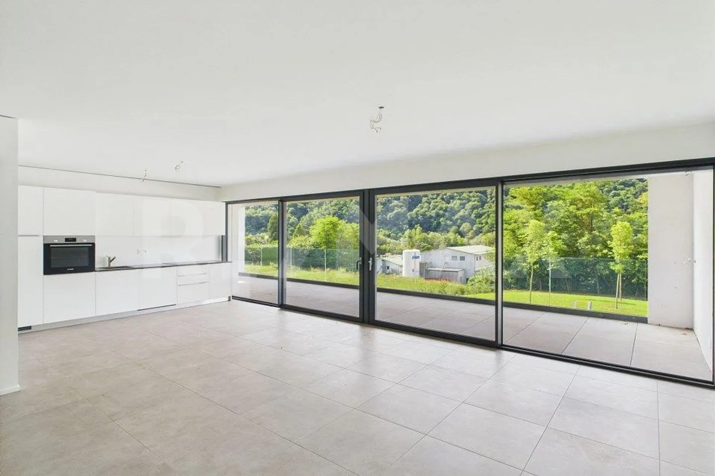 Elegant newly built apartments - Photo 4 of 13