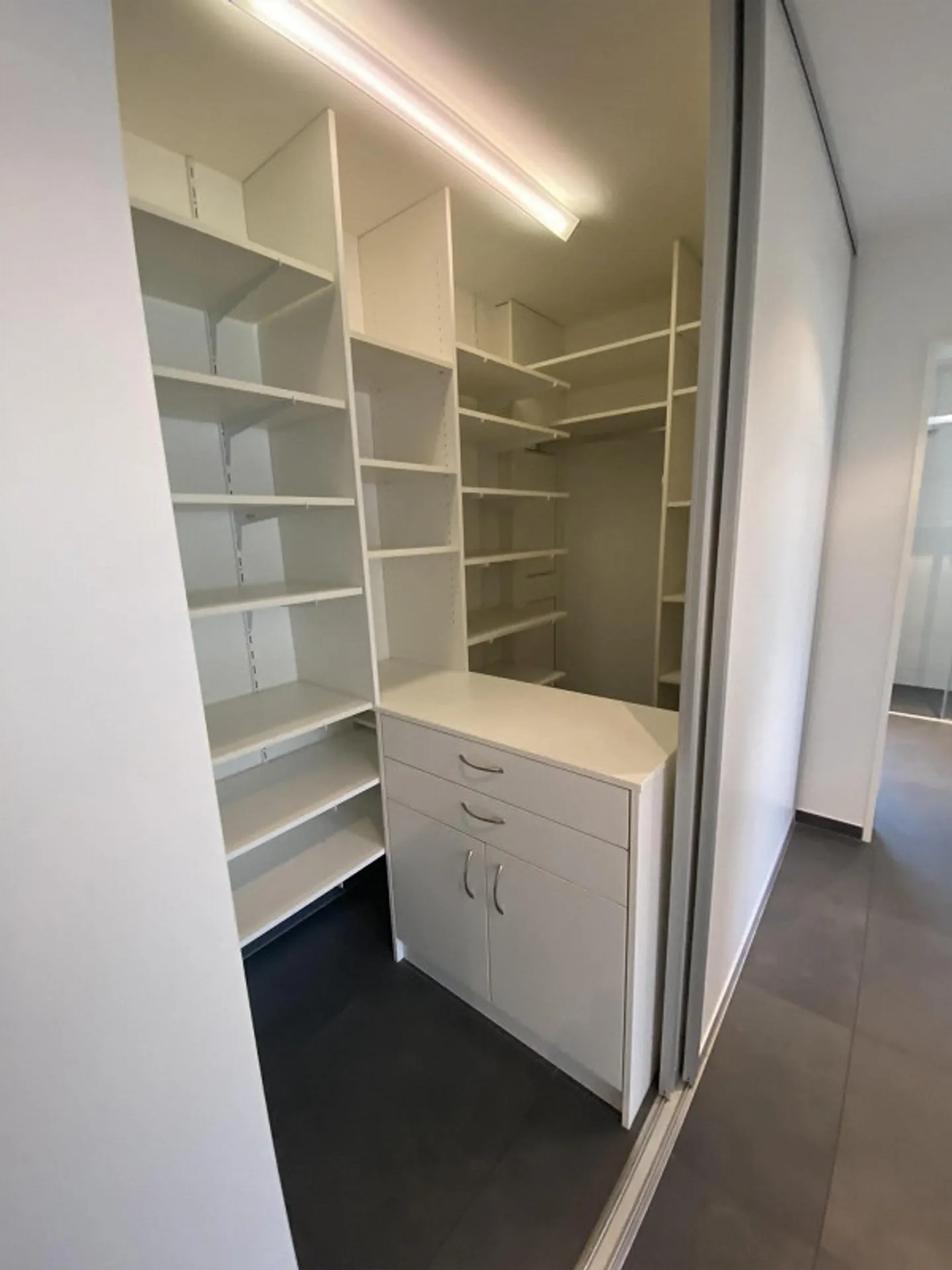 Exclusive 4.5 Room Apartment - Photo 7 of 12