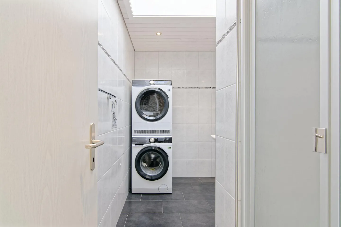 Spacious penthouse apartment with panoramic views, winter garden, and hobby room - Photo 12 of 56