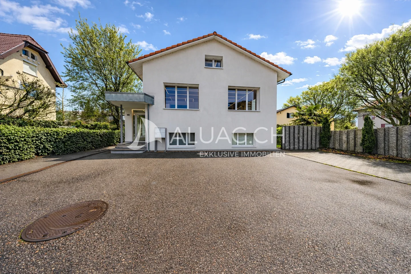 CENTRAL, RÉNOVÉ, COMMERCIAL - Photo 1 sur 11