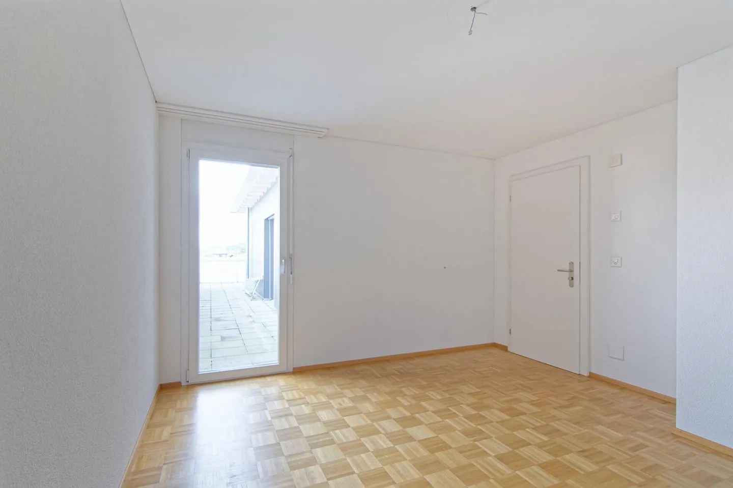 Spacious penthouse apartment with panoramic views, winter garden, and hobby room - Photo 11 of 56