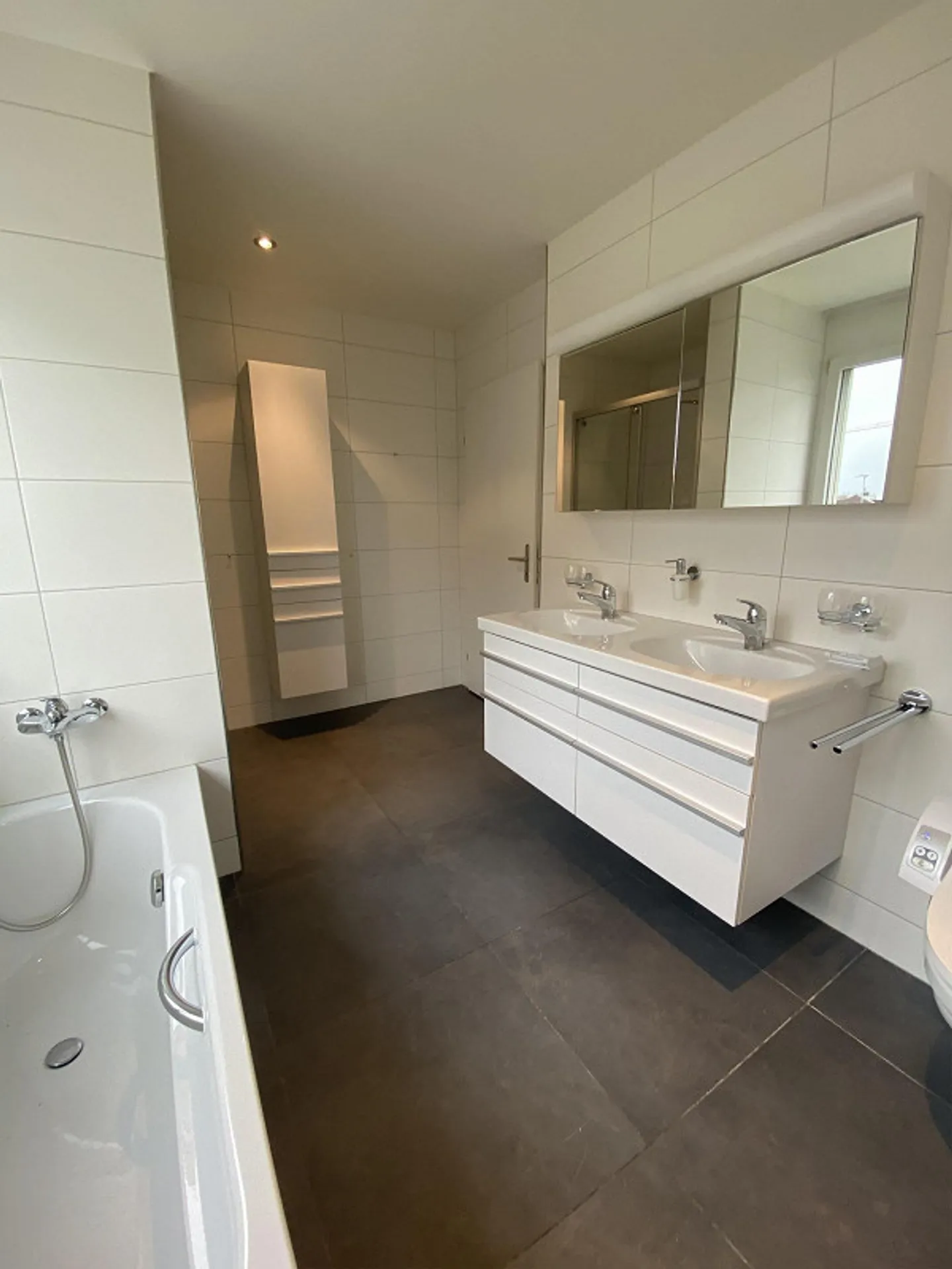 Exclusive 4.5 Room Apartment - Photo 10 of 12