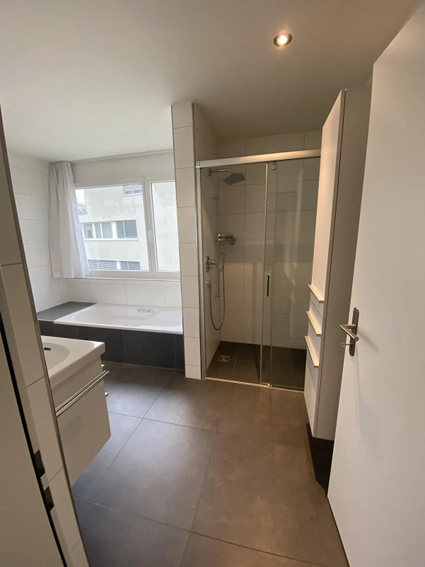 Exclusive 4.5 Room Apartment - Photo 11 of 12