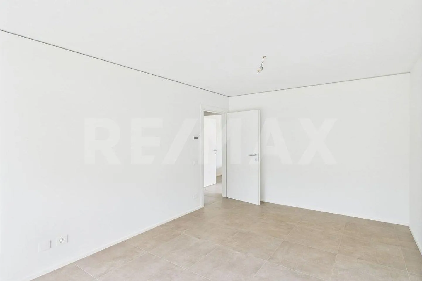 Elegant newly built apartments - Photo 13 of 13