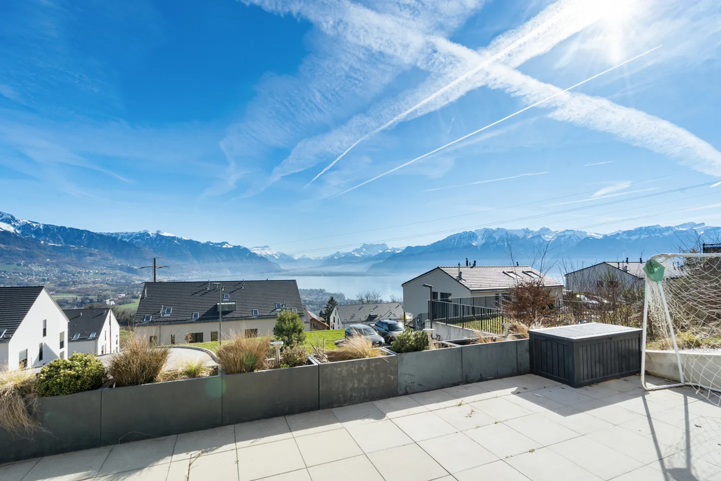 Individual villa with lake view in the heart of Jongny! - Photo 6 of 15