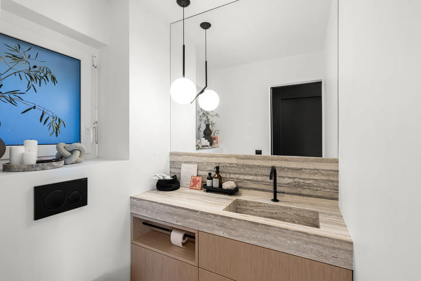 Individual villa with lake view in the heart of Jongny! - Photo 14 of 15