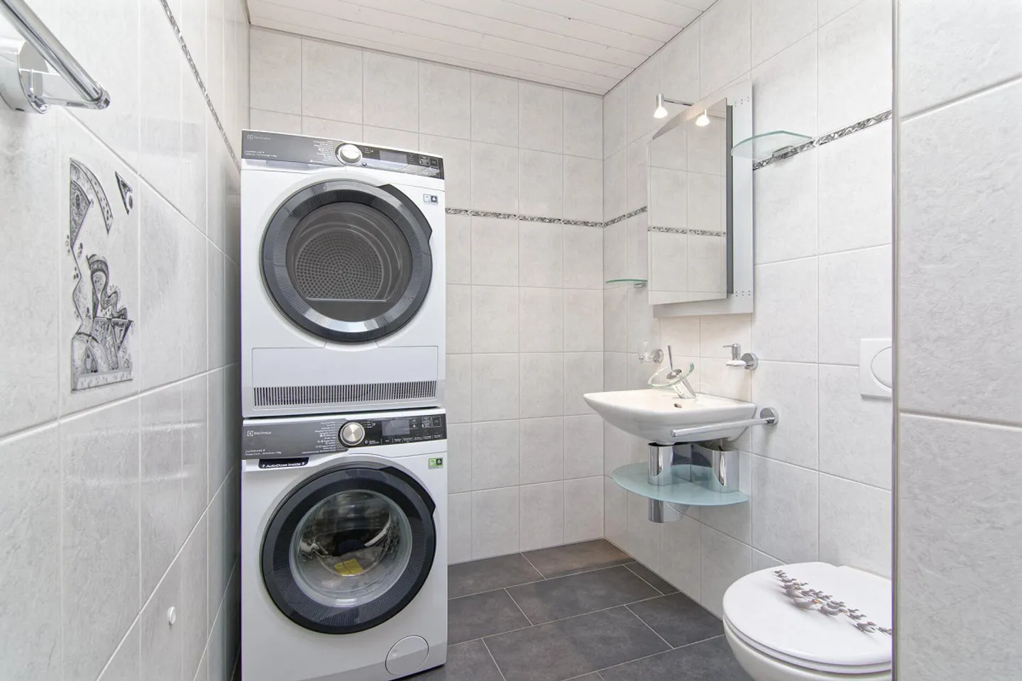 Spacious penthouse apartment with panoramic views, winter garden, and hobby room - Photo 14 of 56