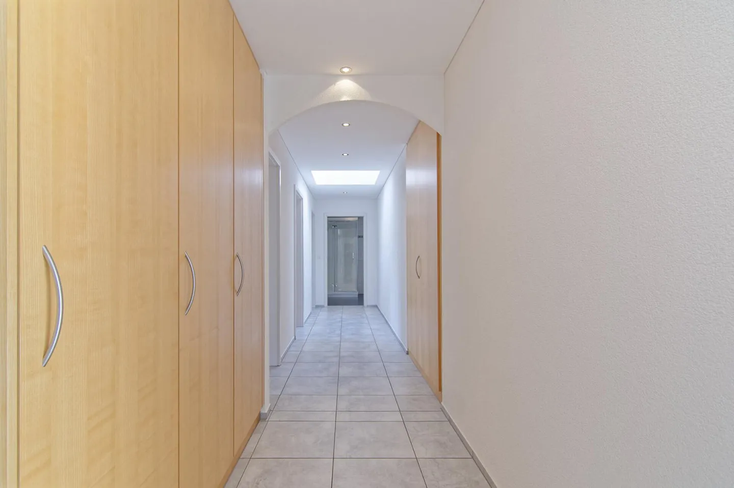 Spacious penthouse apartment with panoramic views, winter garden, and hobby room - Photo 15 of 56