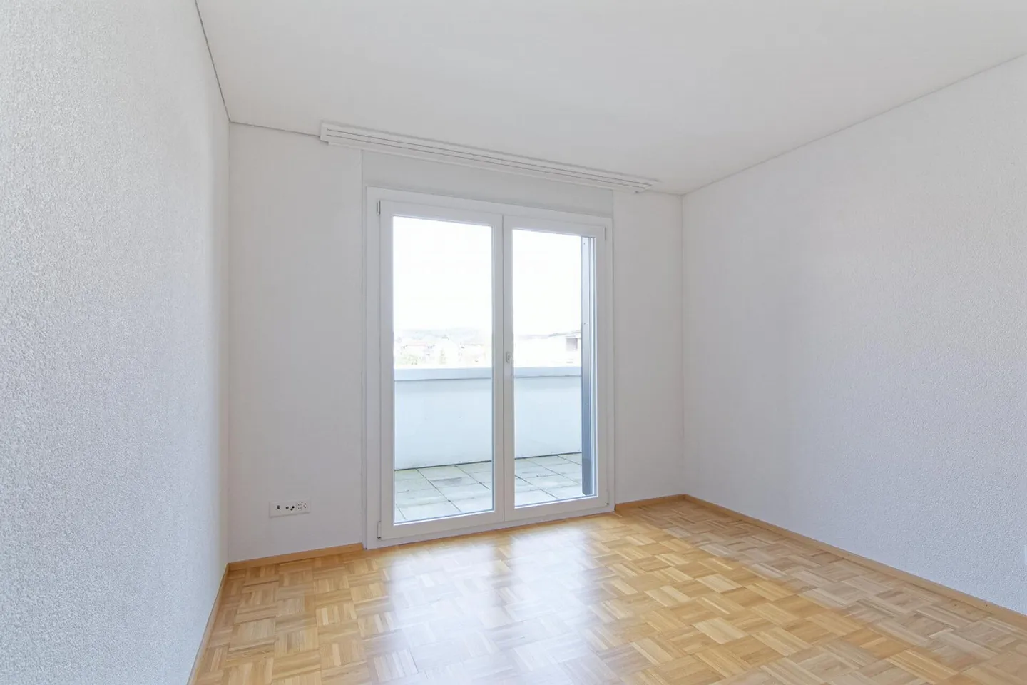 Spacious penthouse apartment with panoramic views, winter garden, and hobby room - Photo 17 of 56