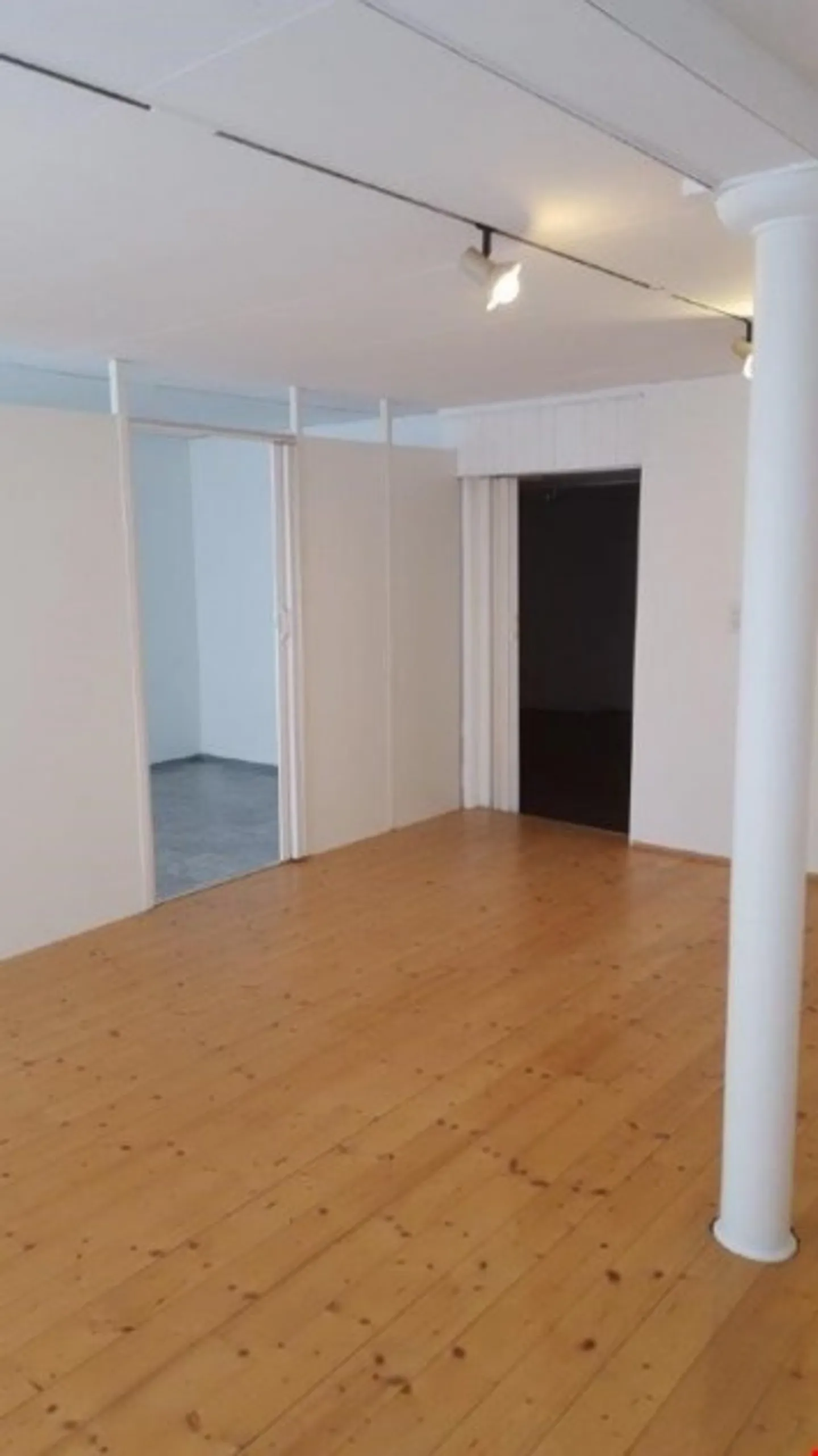 Retail Space / Studio for Rent - Photo 5 of 10