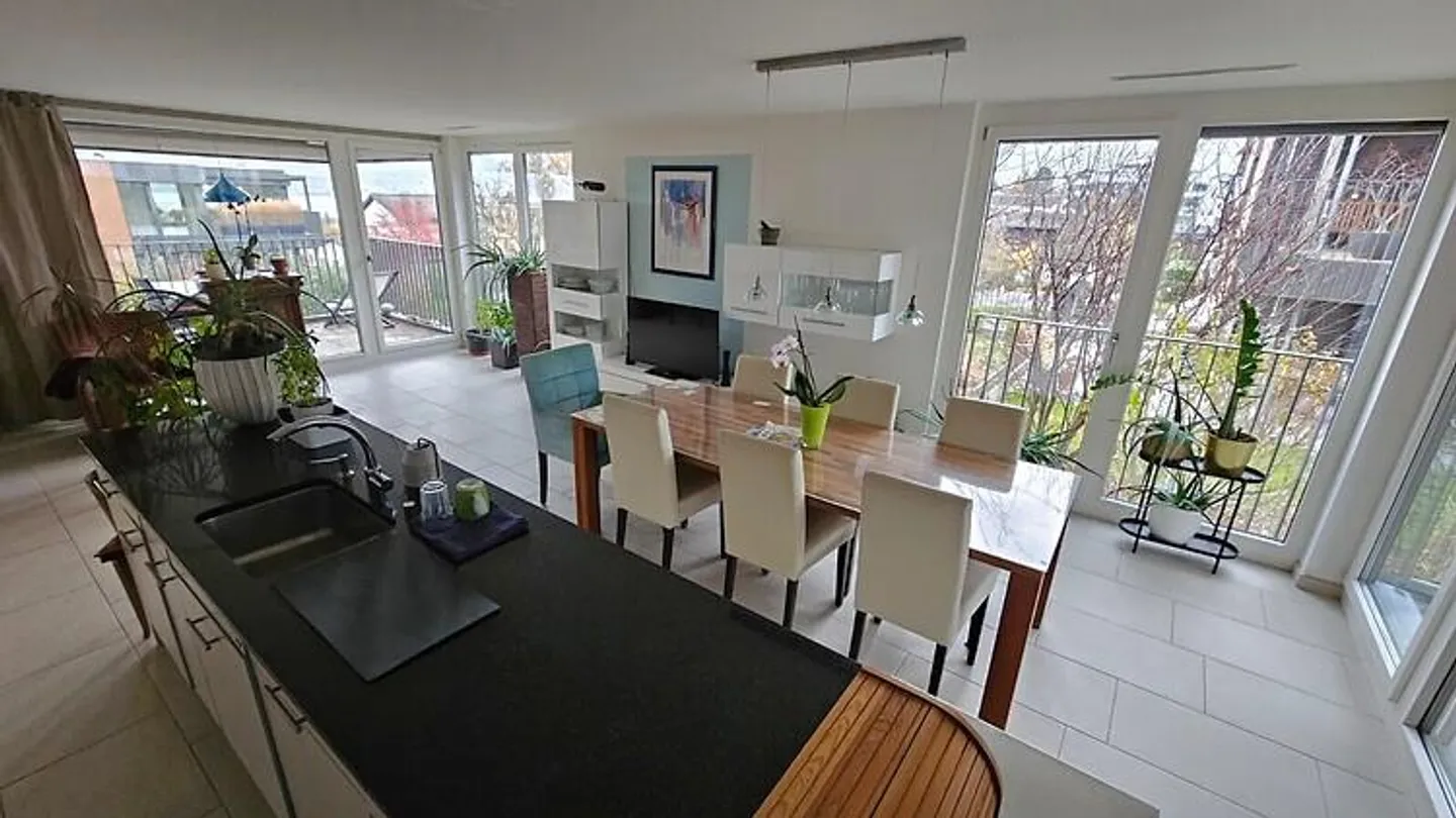 4½ ROOM APARTMENT IN HORGEN (ZH), FURNISHED - Photo 1 of 12