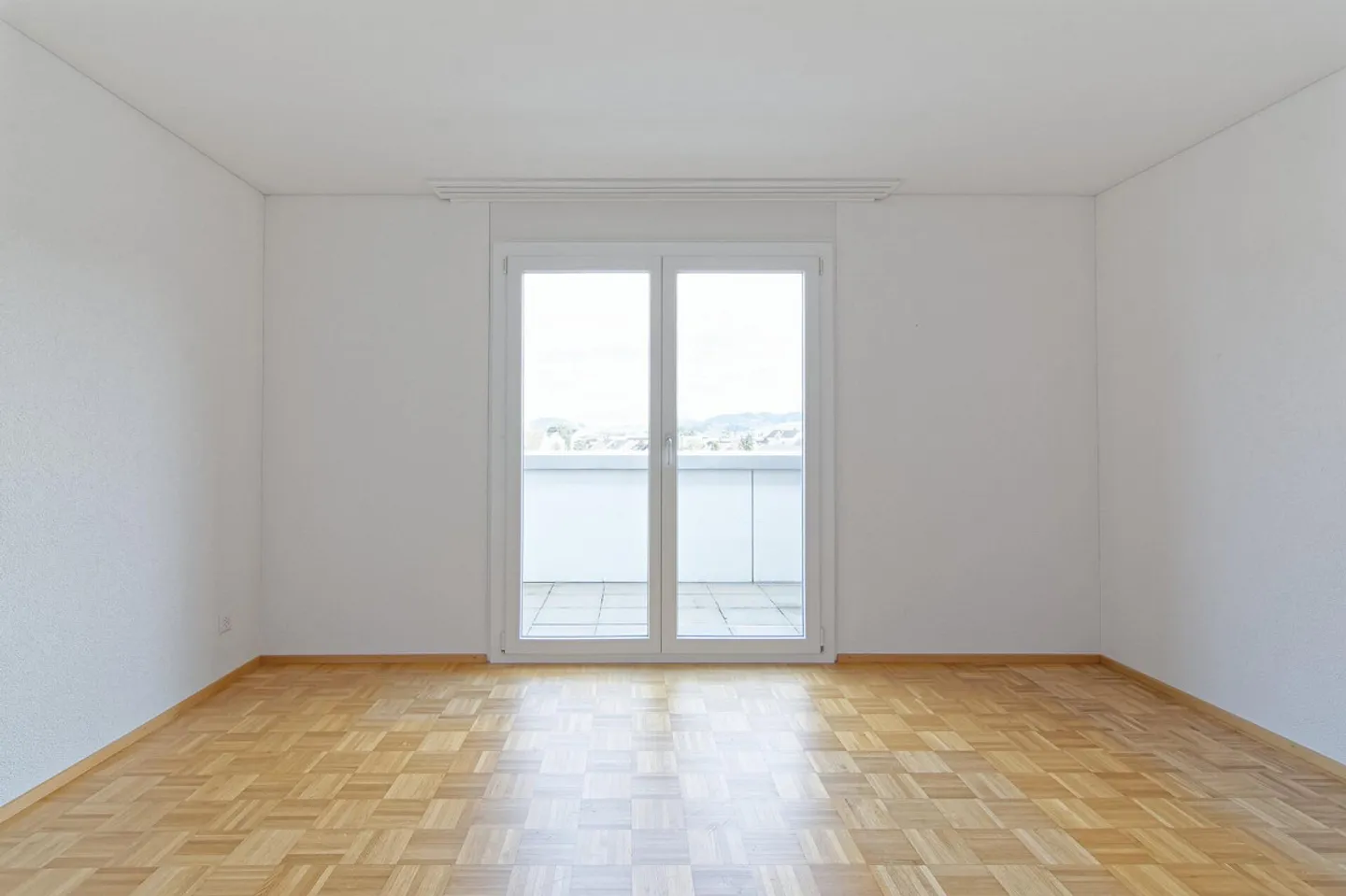 Spacious penthouse apartment with panoramic views, winter garden, and hobby room - Photo 20 of 56