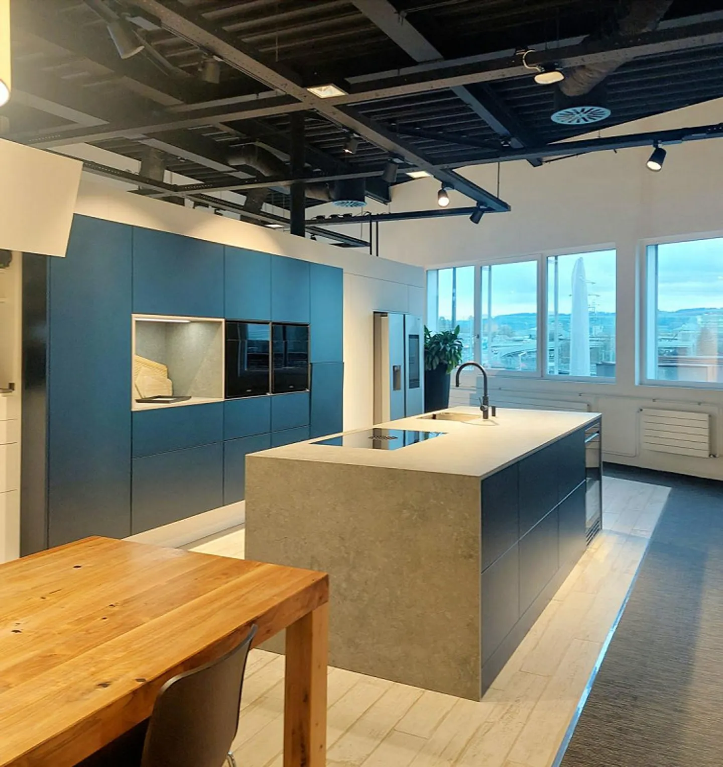 Licht. Raum. Möglichkeiten. Ihre Ausstellungsfläche in Ittigen! - Foto 5 von 13