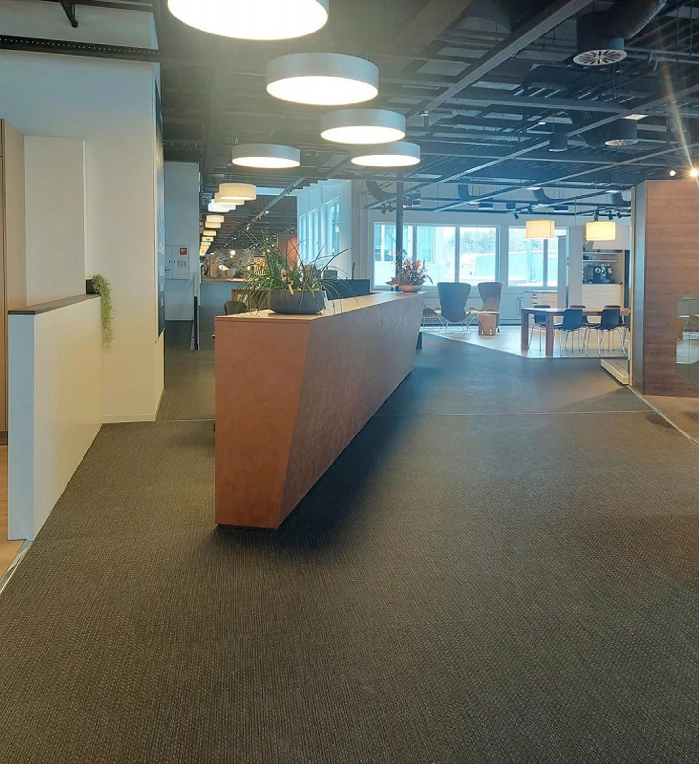 Licht. Raum. Möglichkeiten. Ihre Ausstellungsfläche in Ittigen! - Foto 9 von 13