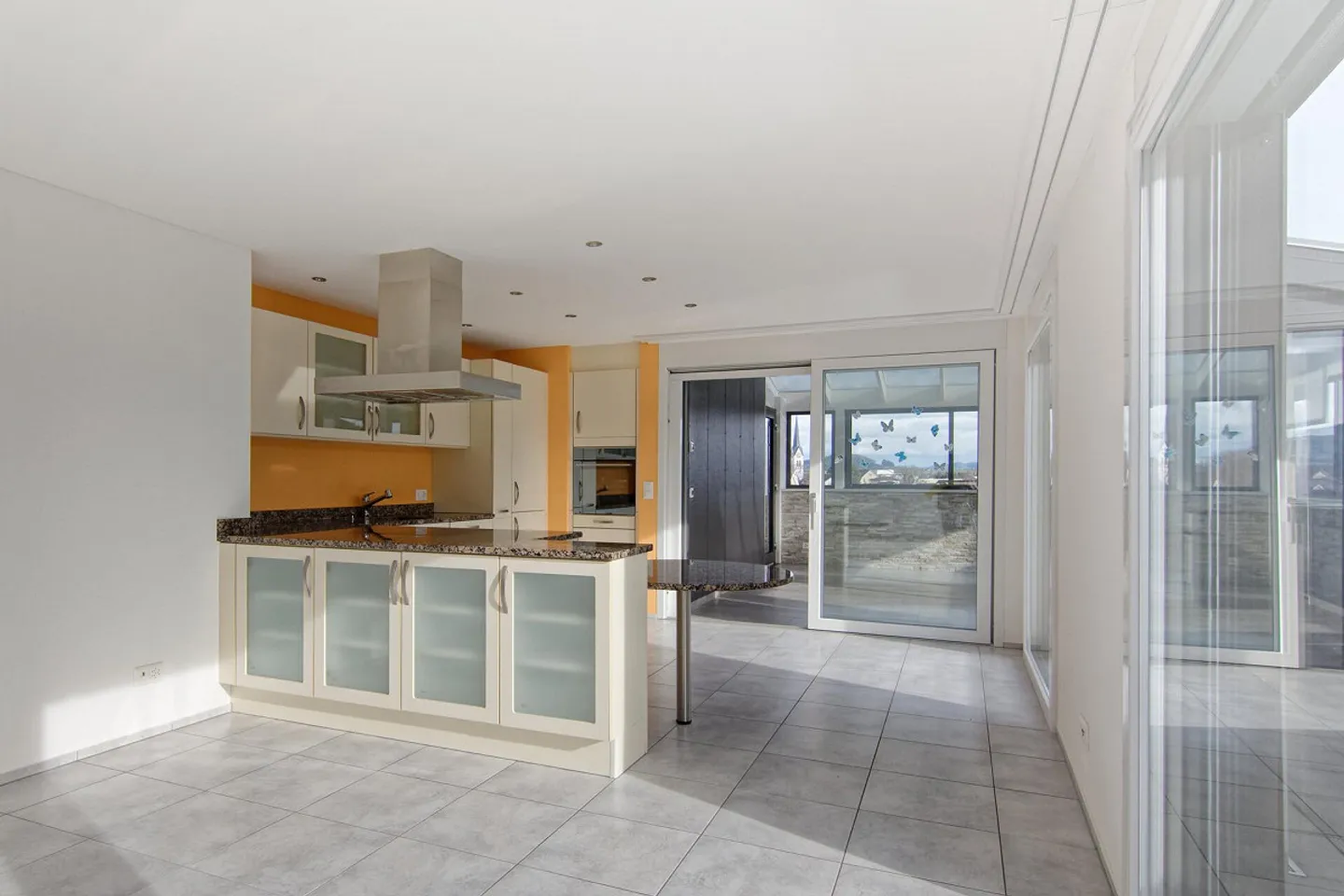 Spacious penthouse apartment with panoramic views, winter garden, and hobby room - Photo 36 of 56