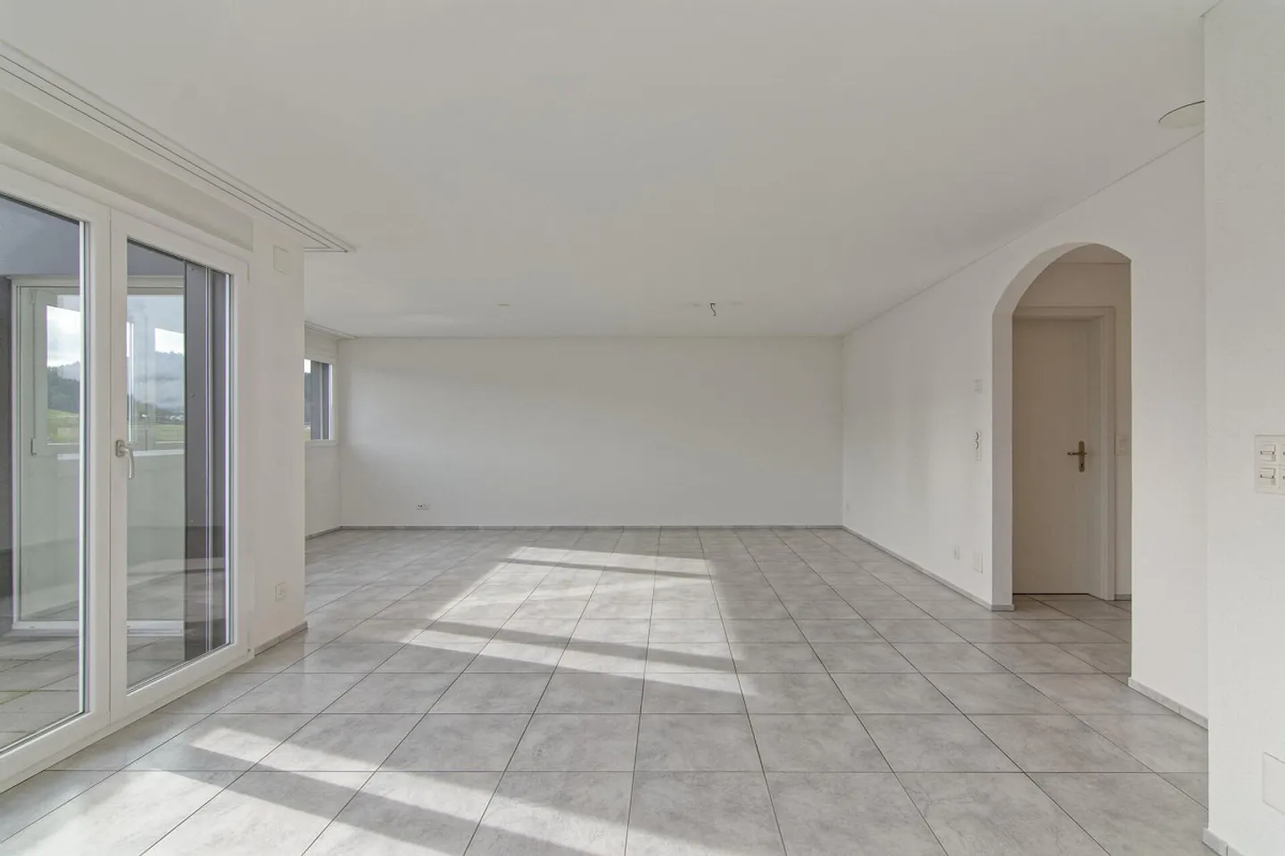 Spacious penthouse apartment with panoramic views, winter garden, and hobby room - Photo 40 of 56