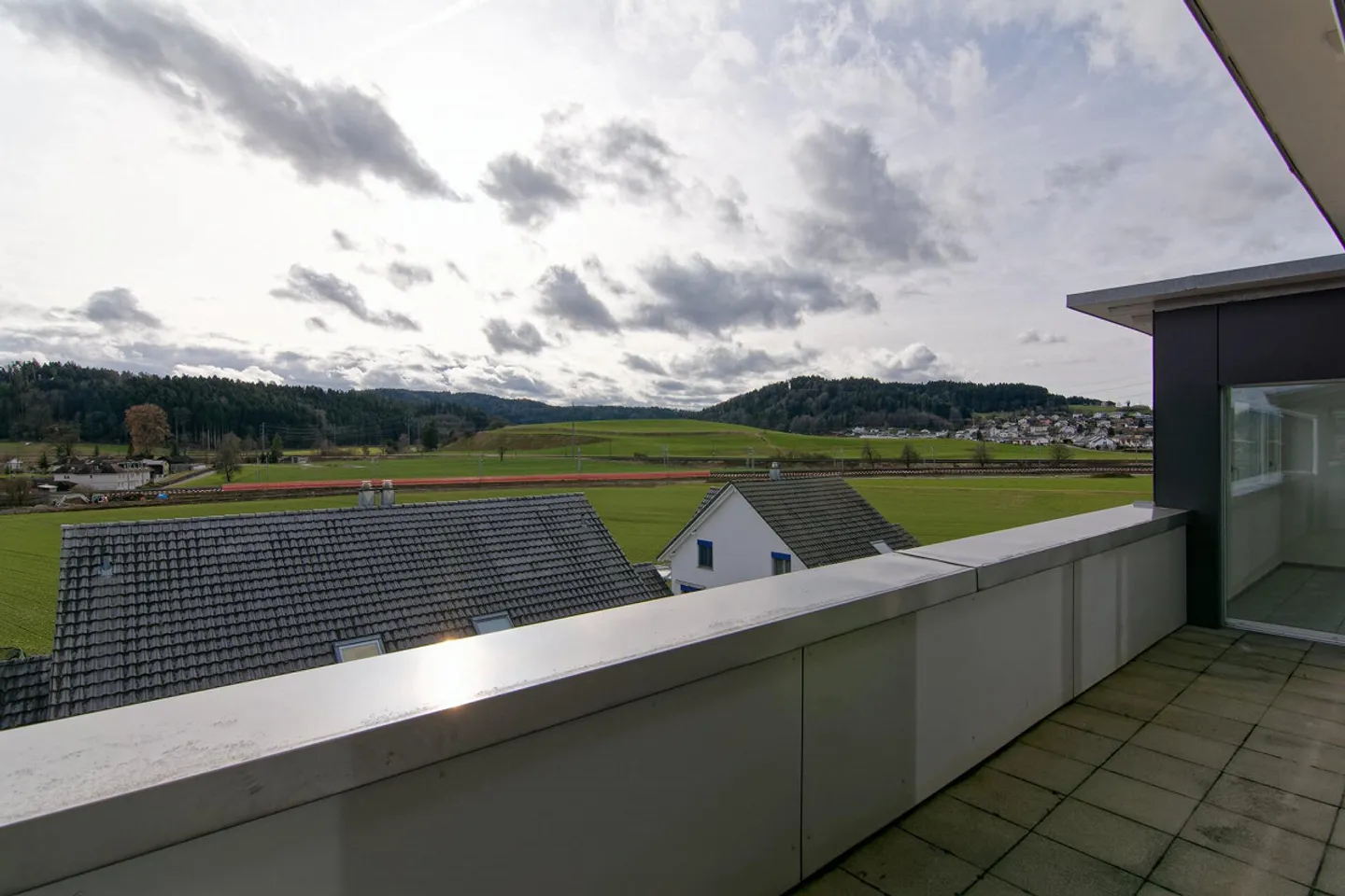 Spacious penthouse apartment with panoramic views, winter garden, and hobby room - Photo 43 of 56