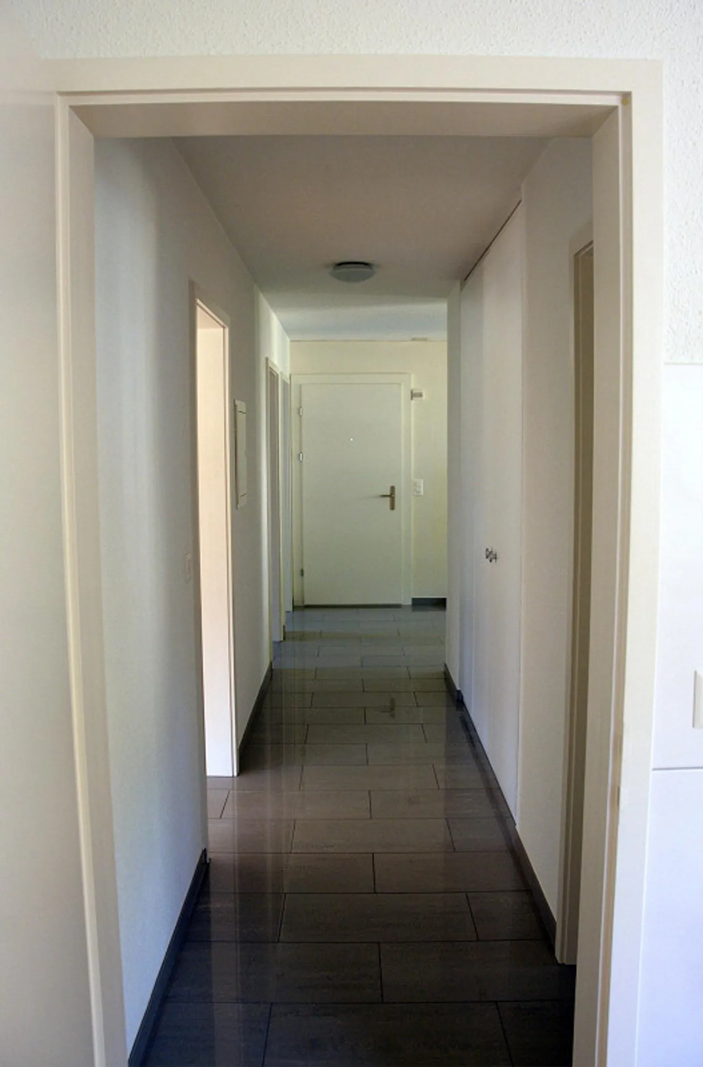 Appartement lumineux et calme de 4 1/2 pièces au 3ème étage - Photo 3 sur 9