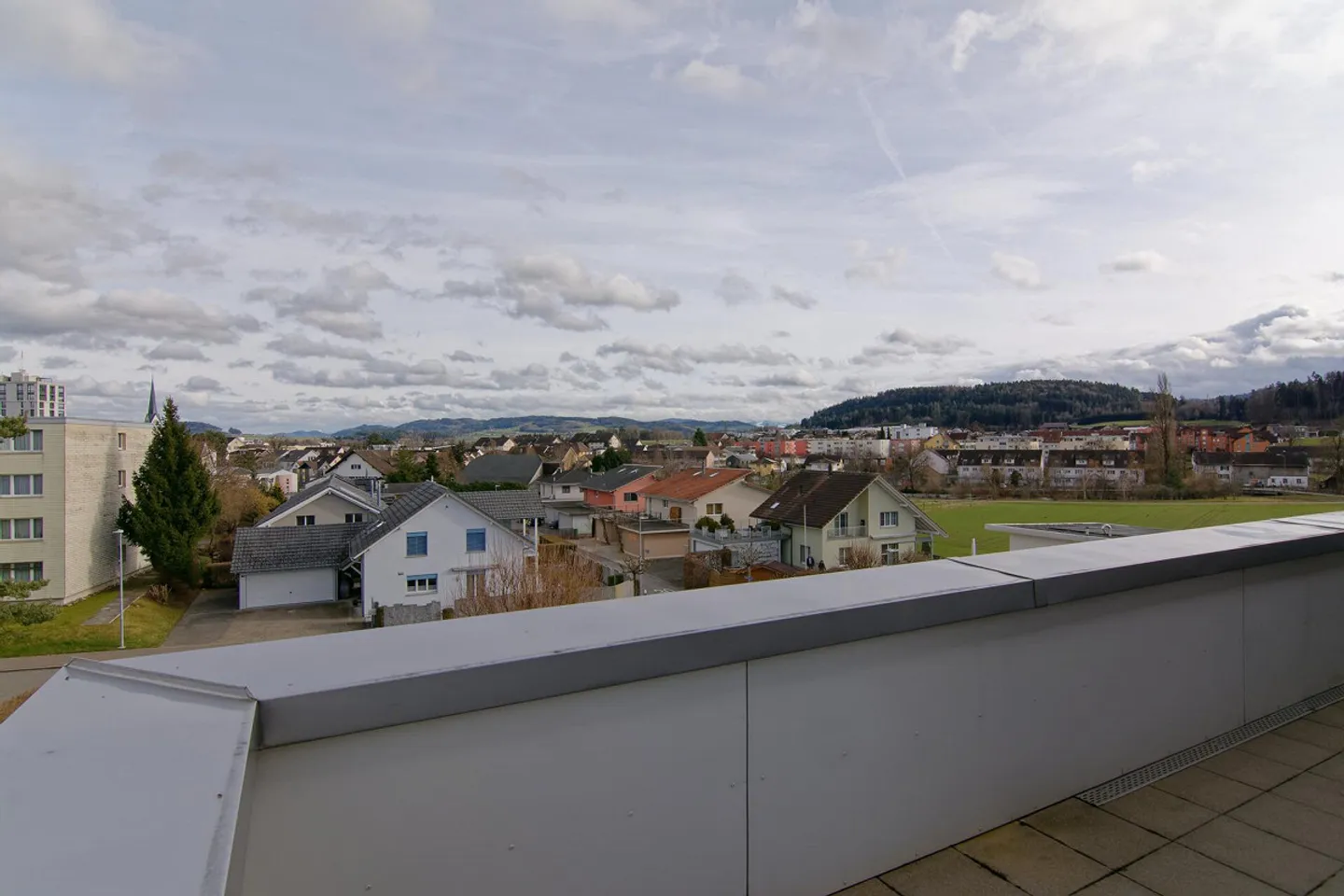 Spacious penthouse apartment with panoramic views, winter garden, and hobby room - Photo 48 of 56