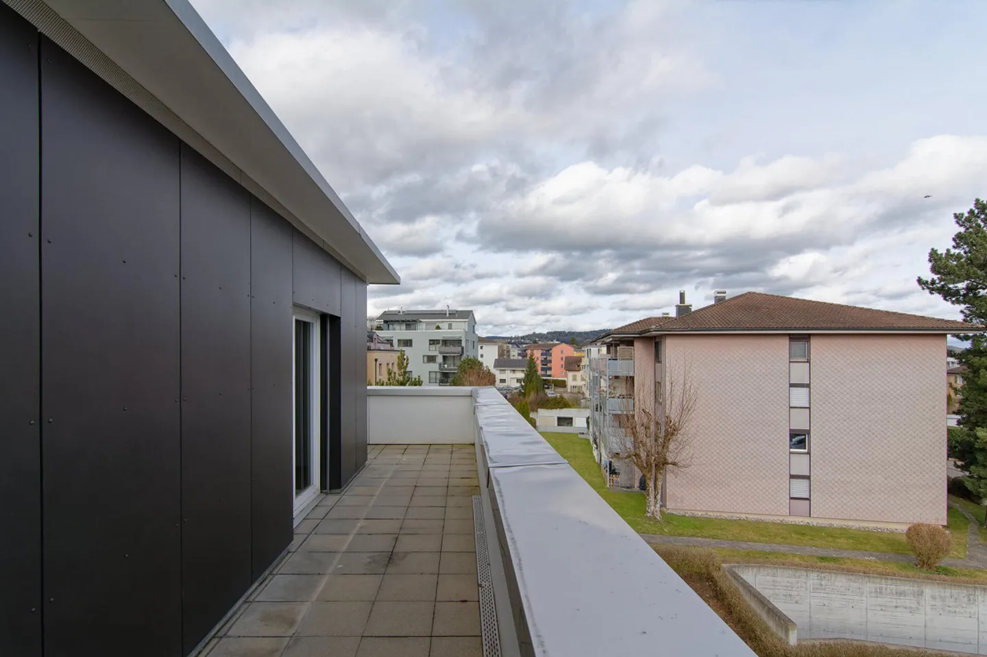 Spacious penthouse apartment with panoramic views, winter garden, and hobby room - Photo 44 of 56