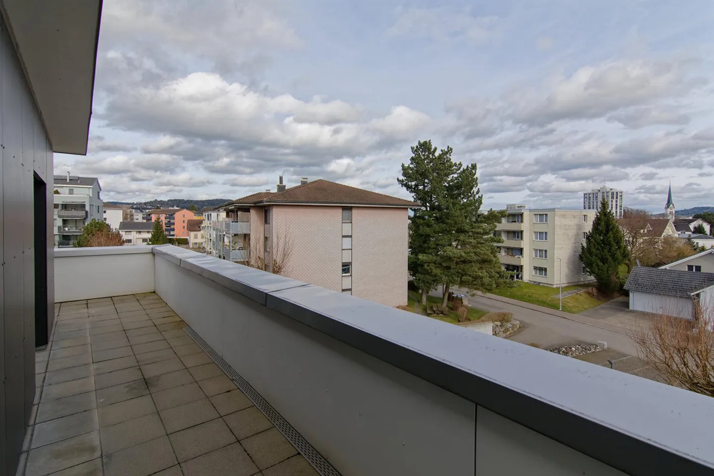 Spacious penthouse apartment with panoramic views, winter garden, and hobby room - Photo 45 of 56