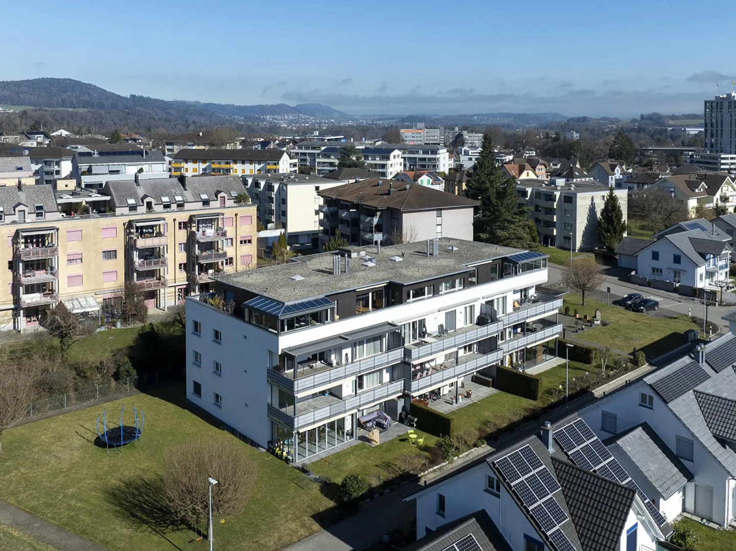 Spacious penthouse apartment with panoramic views, winter garden, and hobby room - Photo 49 of 56