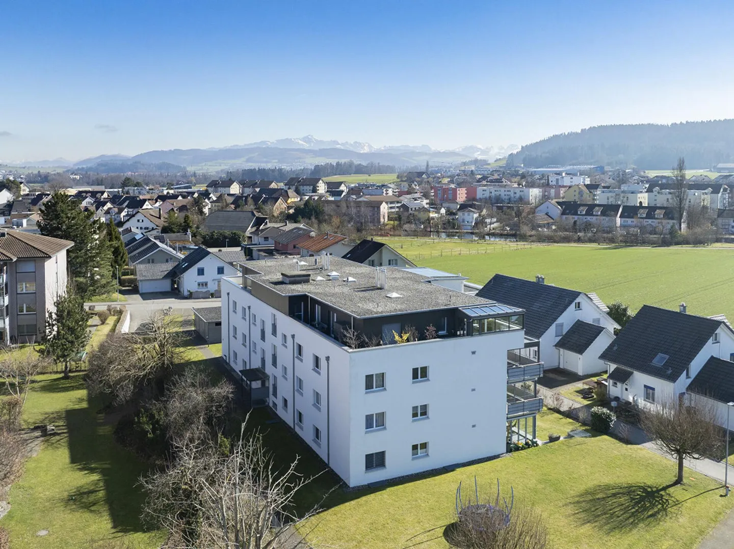 Spacious penthouse apartment with panoramic views, winter garden, and hobby room - Photo 50 of 56