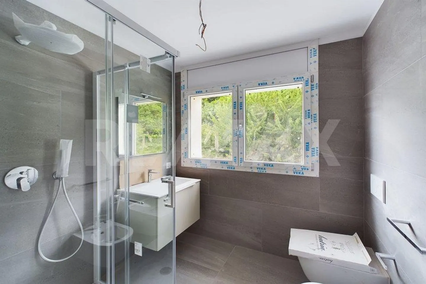 Modern Apartments in Quiet Area - Photo 8 of 12