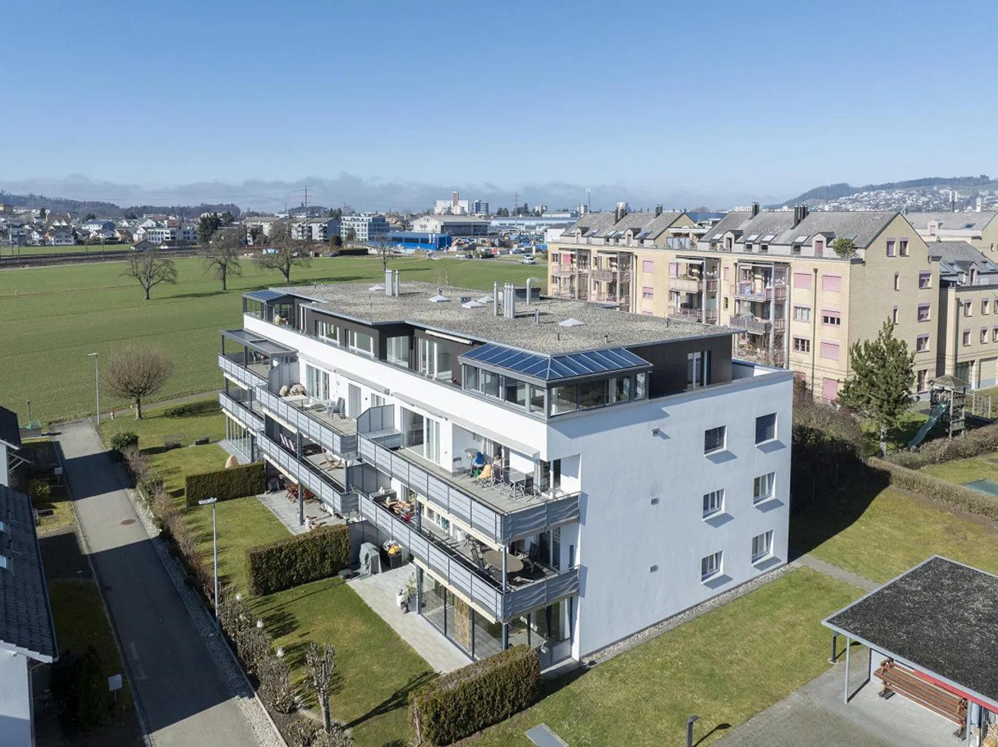 Spacious penthouse apartment with panoramic views, winter garden, and hobby room - Photo 53 of 56