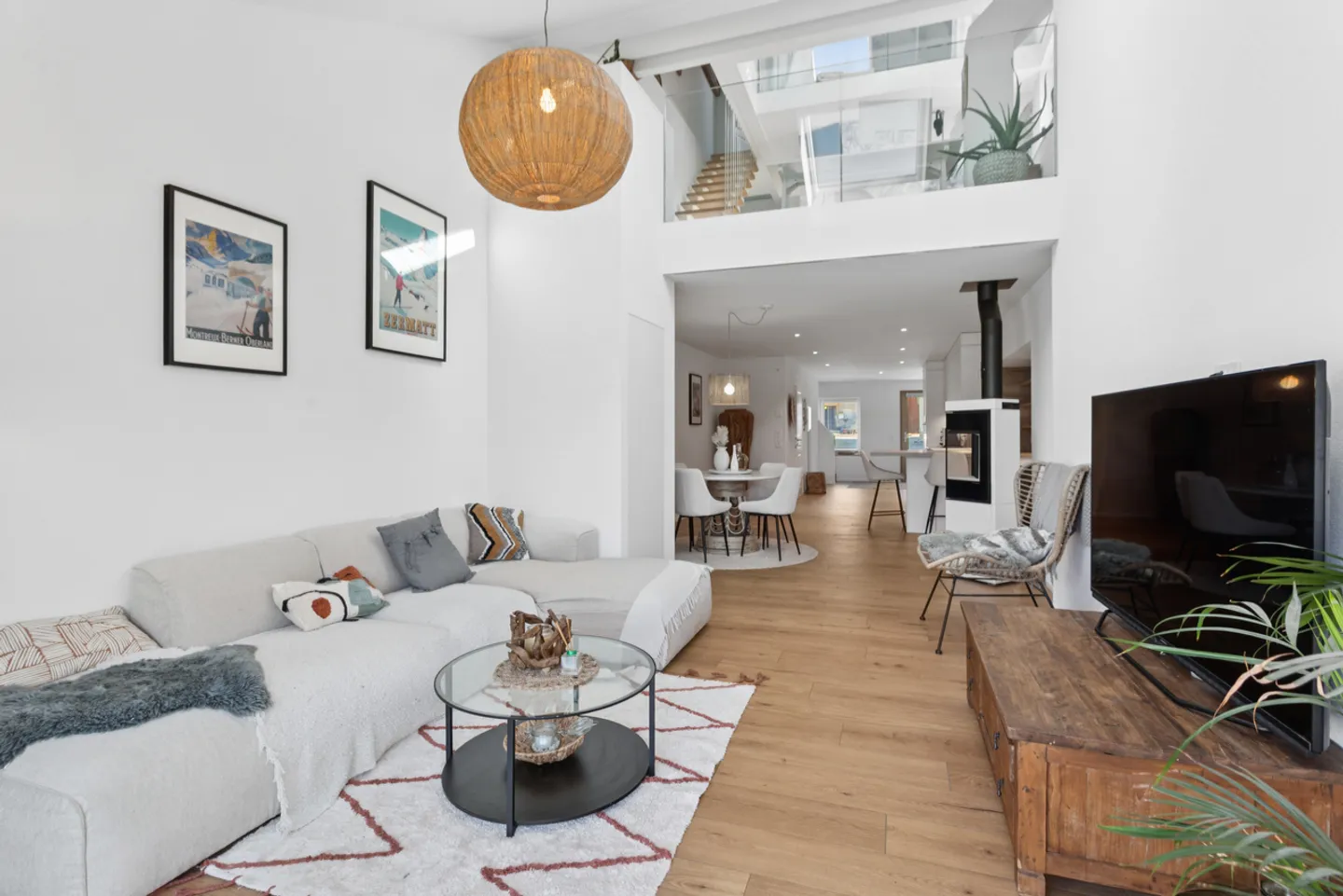 Beautiful 4-room apartment with charm and lake view - Photo 1 of 11